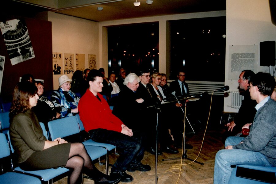 zleva Jana Vránová, Robert Janás, Petr Spielmann, Lubomír Slavíček, Hana Karkanová, Dora Müller, Zdeněk Mareček; foto: Anna Pecková
